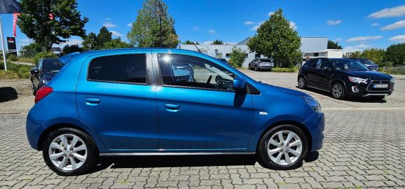 Car image 4