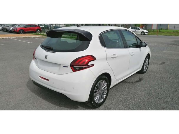 Peugeot 208 PureTech 82 Allure 60 kW image number 2