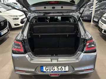 Car image 19