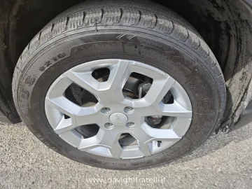 Car image 30