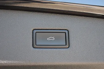 Car image 43