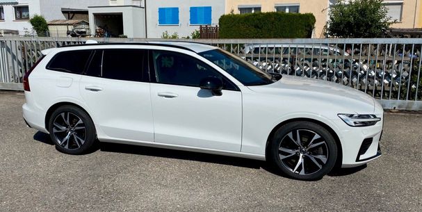 Volvo V60 T8 R Design AWD 288 kW image number 2