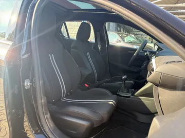 Car image 25