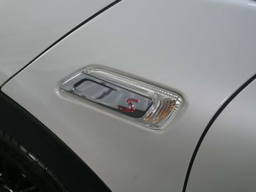 Car image 32