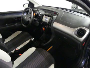 Car image 11