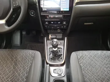 Car image 13