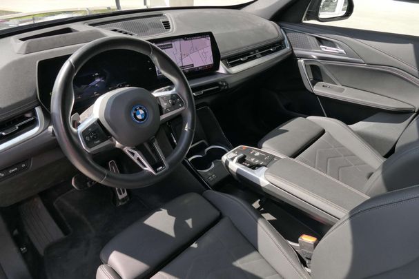 BMW iX1 xDrive30 M Sport 225 kW image number 4