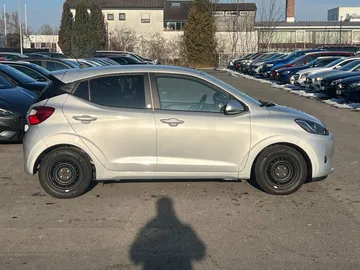 Car image 4