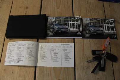 Car image 30