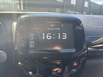 Car image 15