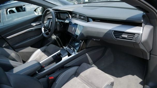 Audi e-tron 50 quattro S-line 230 kW image number 20