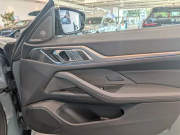 Car image 29