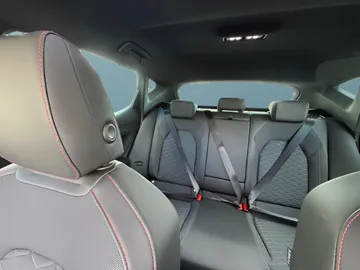 Car image 32