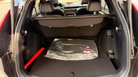 Car image 30