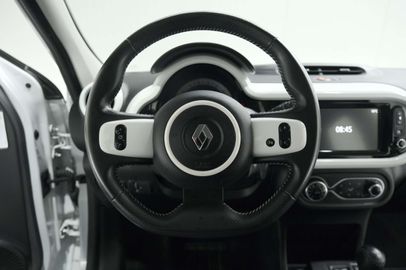 Car image 30