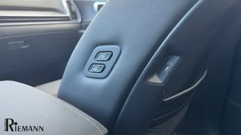 Car image 37