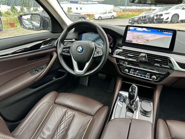 BMW 530d Touring Luxury Line xDrive 210 kW image number 17