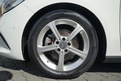 Car image 34