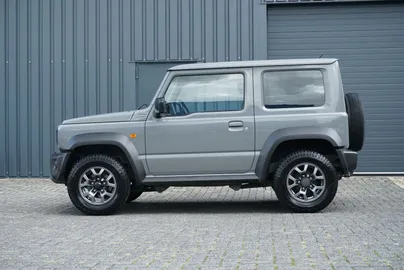 Car image 4