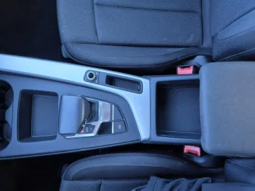 Car image 37