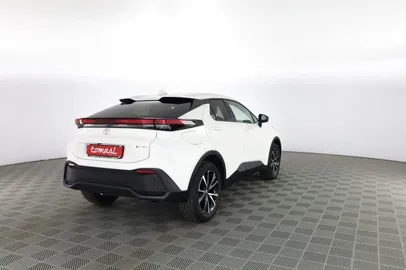 Car image 3
