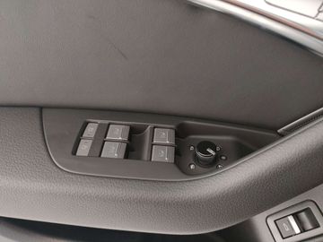 Car image 33