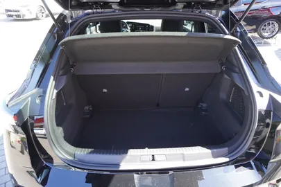 Car image 32