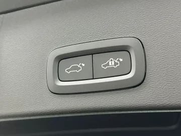 Car image 40