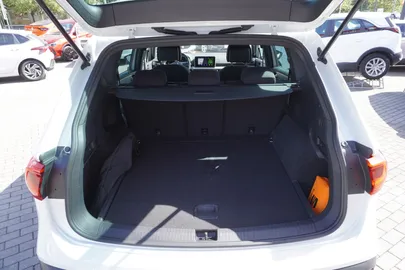Car image 35
