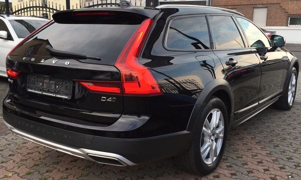 Volvo V90 Cross Country AWD 140 kW image number 4