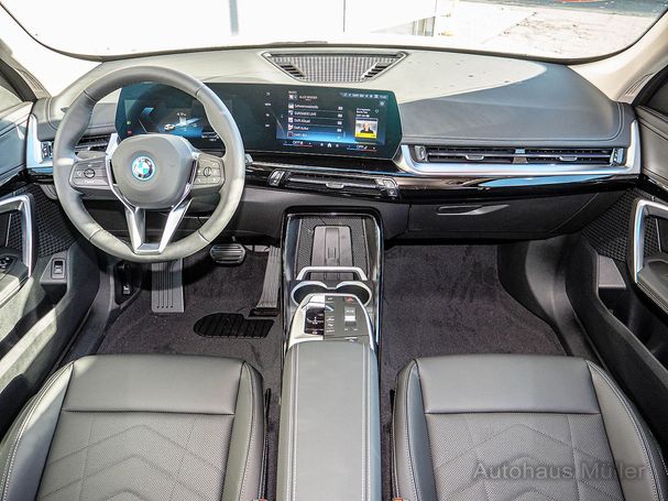 BMW iX1 eDrive20 150 kW image number 6