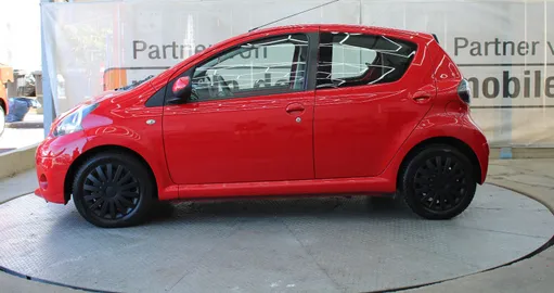 Car image 2