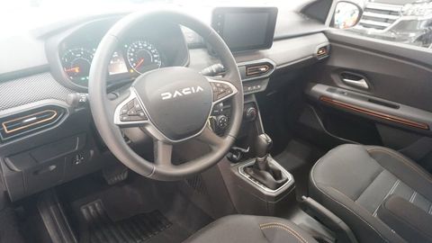 Car image 10