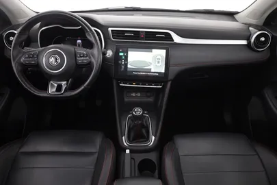 Car image 4