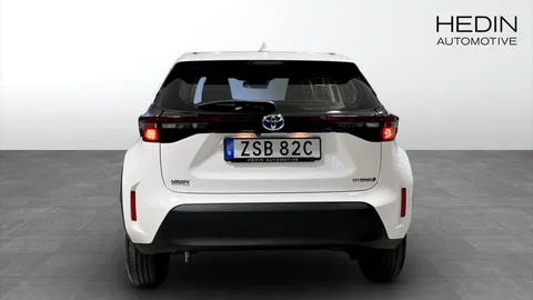 Car image 4