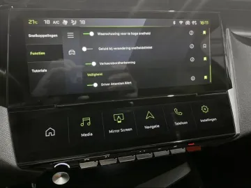 Car image 35