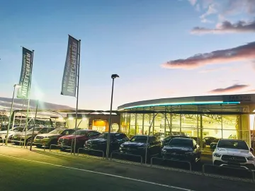 Car image 30