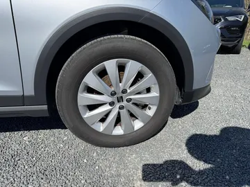 Car image 23