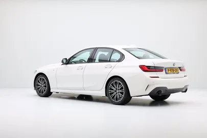 Car image 40