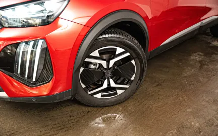 Car image 5