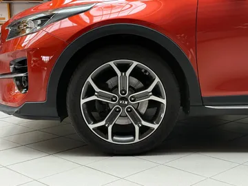 Car image 24