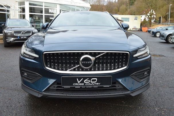 Volvo V60 Cross Country AWD B4 145 kW image number 3