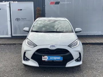 Car image 3