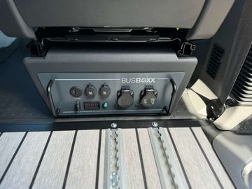 Car image 30