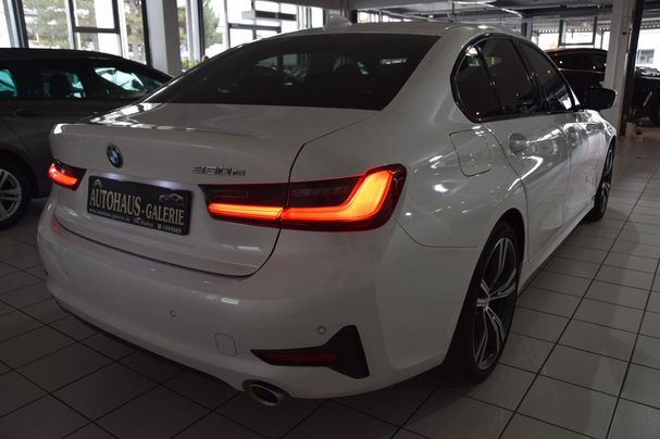 BMW 330 e Sport Line 215 kW image number 18