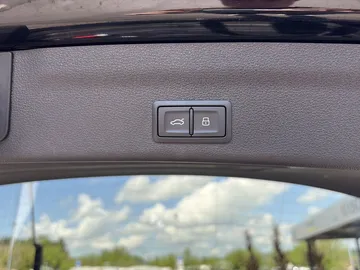 Car image 36