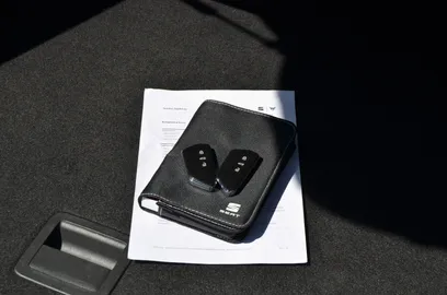 Car image 28