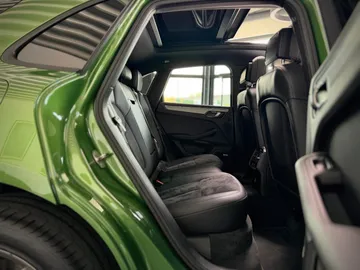 Car image 38