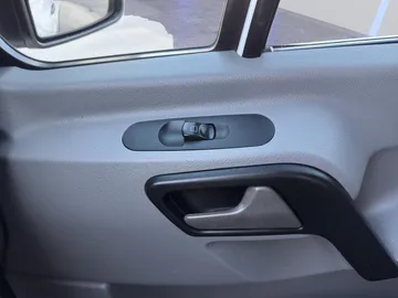 Car image 35