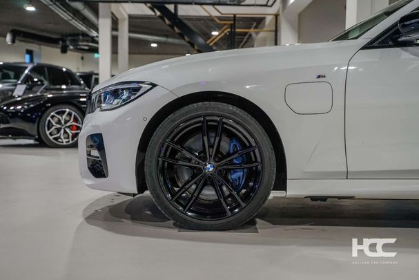 BMW 330e Touring M Sport 215 kW image number 13